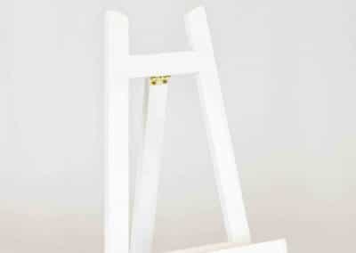 vuokrasomiste, annenpartydeco, somiste, vuokratuote, vuokrattavat juhlatarvikkeet, liitutaulu, opaste, teline