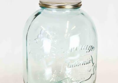 vuokrasomiste, annenpartydeco, somiste, vuokratuote, vuokrattavat juhlatarvikkeet, juomatarjoilu, juoma, juoma-astia, boolitonkka, juomapönttö, boolimalja, juomakanisteri, lasinen säiliö, hanallinen juoma-astia, hääjuomat