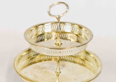 terästarjotin, hopeanvärinen, vuokrasomiste, annenpartydeco, kerrostarjotin, 2krs, 2krs tarjotin, karkkibuffet, tarjoiluastiat, metallitarjotin