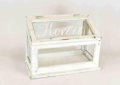 vuokrasomiste, annenpartydeco, somiste, vuokratuote, vuokrattavat juhlatarvikkeet, korttiboksi, korttiboxi, lasilaatikko, korttilaatikko