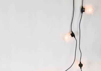 vuokrasomiste, annenpartydeco, somiste, vuokratuote, vuokrattavat juhlatarvikkeet, hehkulamppuvalot, hehkulamppuvalo, pitkä hehkulamppuvalosarja