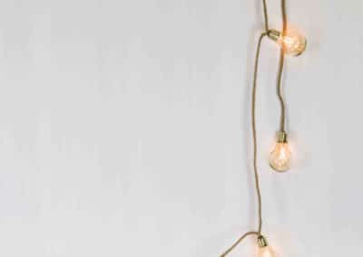 vuokrasomiste, annenpartydeco, somiste, vuokratuote, vuokrattavat juhlatarvikkeet, hehkulamppuvalot, valosarja