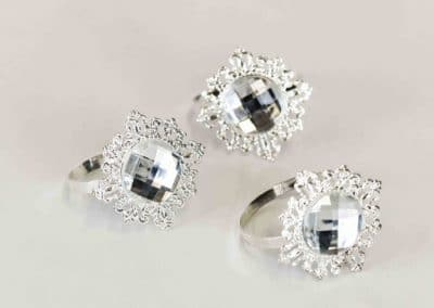 vuokrasomiste, annenpartydeco, somiste, vuokratuote, vuokrattavat juhlatarvikkeet, lautasliinarengas