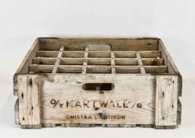 vuokrasomiste, annenpartydeco, somiste, vuokratuote, vuokrattavat juhlatarvikkeet, juomakori, puulaatikko