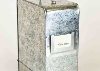 vuokrasomiste, annenpartydeco, somiste, vuokratuote, vuokrattavat juhlatarvikkeet, viinikotelo