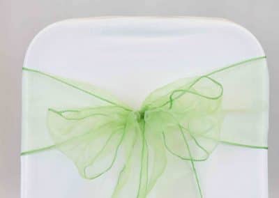 vuokrasomiste, annenpartydeco, somiste, vuokratuote, vuokrattavat juhlatarvikkeet, tuolirusetti, organzanauha, organza sash, chair sashes, hääkoristeet