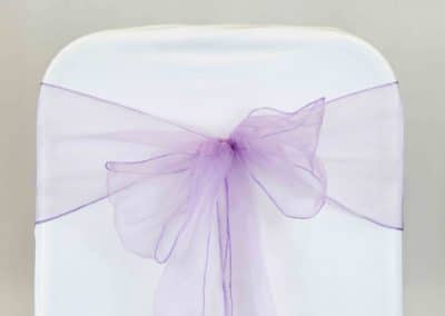 vuokrasomiste, annenpartydeco, somiste, vuokratuote, vuokrattavat juhlatarvikkeet, tuolirusetti, organzanauha, organza sash, chair sashes, hääkoristeet