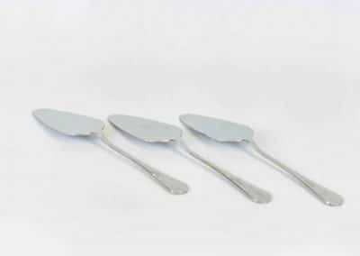 vuokrasomiste, annenpartydeco, somiste, vuokratuote, vuokrattavat juhlatarvikkeet, kakkulapio, hääkakun leikkaus