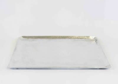 hopeanvärinen tarjotin, tarjotin, metallitarjotin, tarjoiluastia, astiavuokraus, annenpartydeco