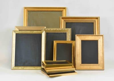 kultaisia kehyksiä, kehys, taulu, liitutaulu, opaste, kyltti, menu, istumajärjestys, annenpartydeco