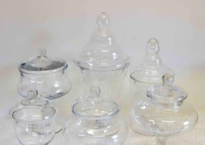 lasikulho, kannellinen lasiastia, karkkibuffet, herkkubuffet, karkkibuffetastiat, herkkubuffetastiat, karkkibuffa, sweet bar, candy bar, candy bar astiat, jalalliset lasiastiat, lasikulhot, vuokraa karkkiastiat, karkkiastiat, herkkuastiat, vuokratuote, annenpartydeco