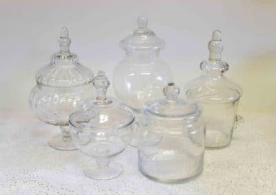 lasikulho, kannellinen lasiastia, karkkibuffet, herkkubuffet, karkkibuffetastiat, herkkubuffetastiat, karkkibuffa, sweet bar, candy bar, candy bar astiat, jalalliset lasiastiat, lasikulhot, vuokraa karkkiastiat, karkkiastiat, herkkuastiat, vuokratuote, annenpartydeco