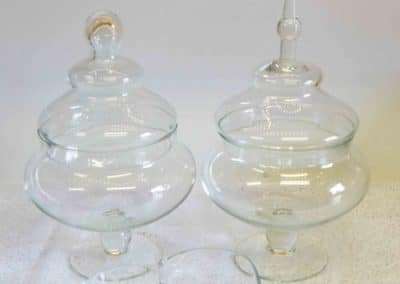 lasikulho, kannellinen lasiastia, karkkibuffet, herkkubuffet, karkkibuffetastiat, herkkubuffetastiat, karkkibuffa, sweet bar, candy bar, candy bar astiat, jalalliset lasiastiat, lasikulhot, vuokraa karkkiastiat, karkkiastiat, herkkuastiat, vuokratuote, annenpartydeco