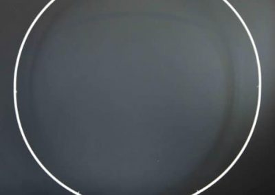 teline, metallinen teline, valkoinen teline, hääkaari, taustateline, valkoinen kaari, ilmapallokaari, ympyräkaari, ympyränmallinen kaari, pyöreä kaari, wedding arch, arch, backdrop, vuokratuote, vuokrasomiste, annenpartydeco