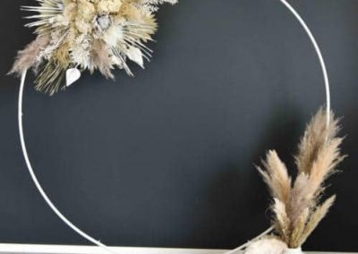 kuivakukkakoriste, kuivakukat, dryflowers, hääkaaren koristelu, kuivakukkasomisteet, hääkaari, ympyräkaari, pyöreä kaari, tausta, taustateline, backdrop, round backdrop, arch, wedding arch, vuokraa, hääsomistus, vuokratuote, annenpartydeco